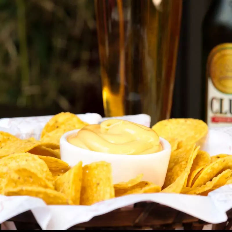 NACHOS CON QUESO