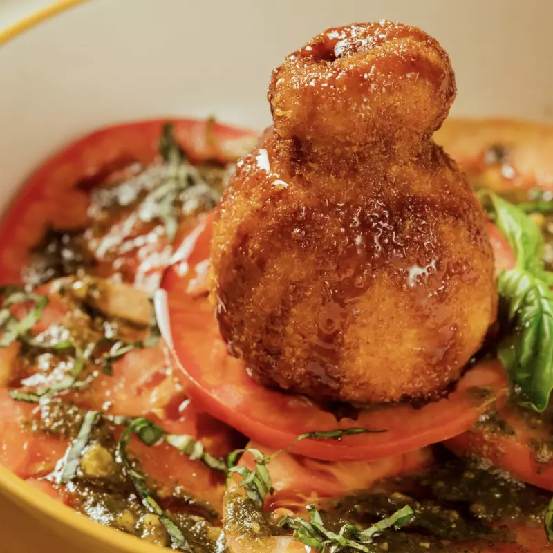 ENSALADA CAPRESE CON BURRATA FRITA