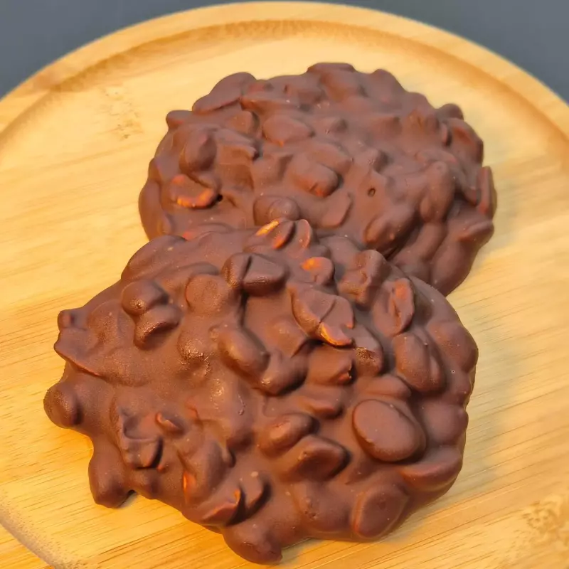 Pé de moleque de chocolate