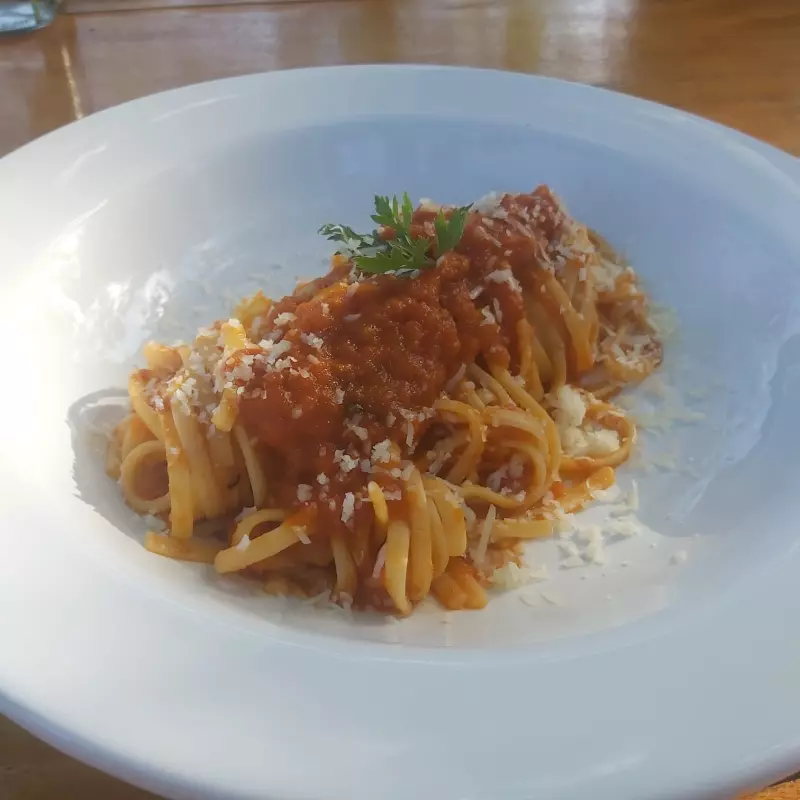 Linguine ao sugo (sêmola)