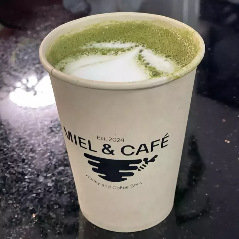 Matcha latte caliente