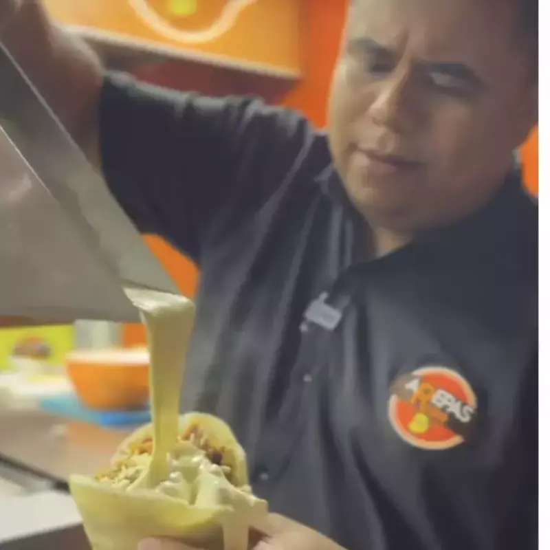 AREPA QUESUDA +BEBIDA PERSONAL