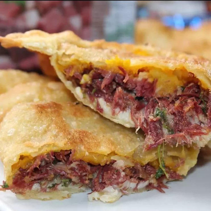 monte seu pastel de charque c/queijo