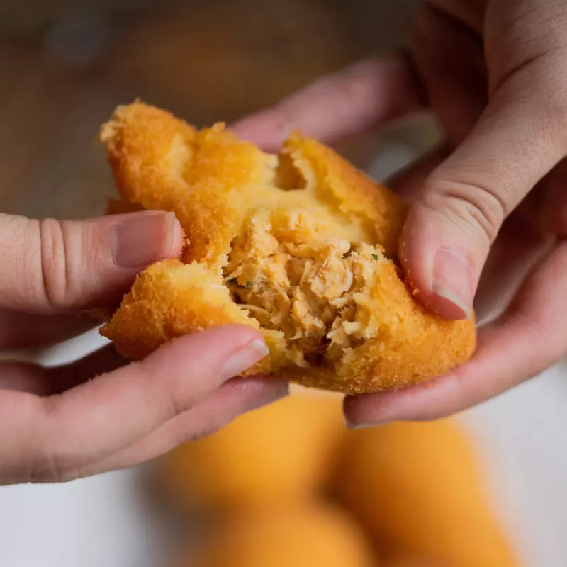 Coxinha Frango com catupiry (06 UN)