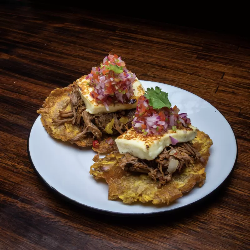 PATACONES DE CARNE MECHADA