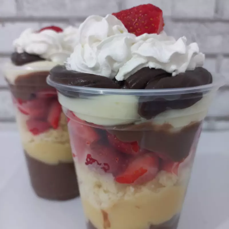 COPO DA FELICIDADE COM MORANGOS