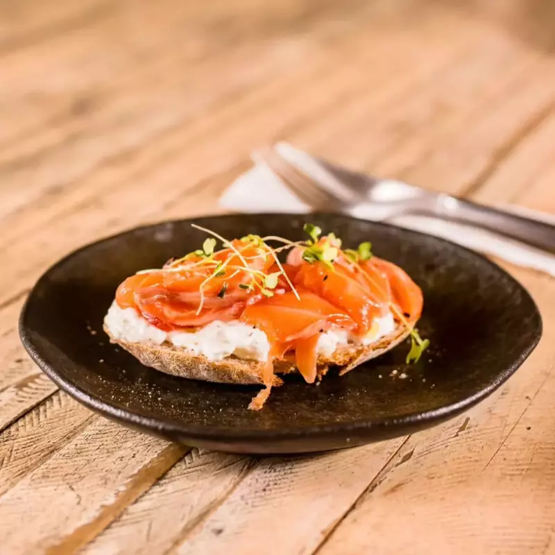 Bruschetta de Gravlax de salmão