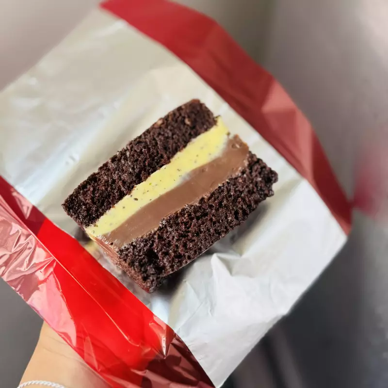 Bolo gelado maracujá com brigadeiro