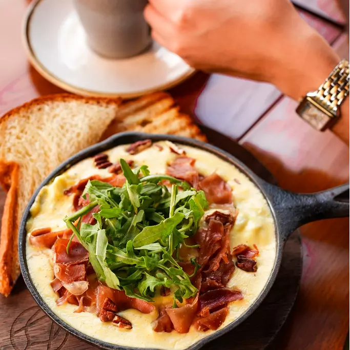 Huevos Cazuela con Queso Azul