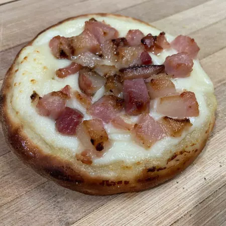 ESFIHA BACON COM CATUPIRY
