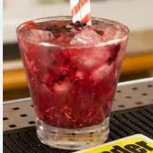 CAIPIROSKA FRUTA ESPECIAL (MORANGO)