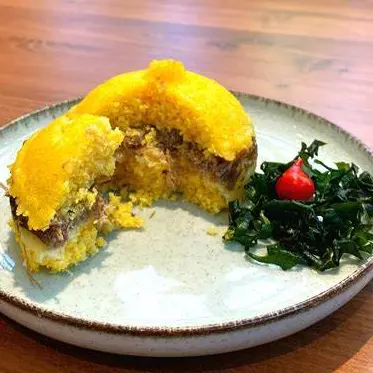 Cuscuz com recheio de carne de sol