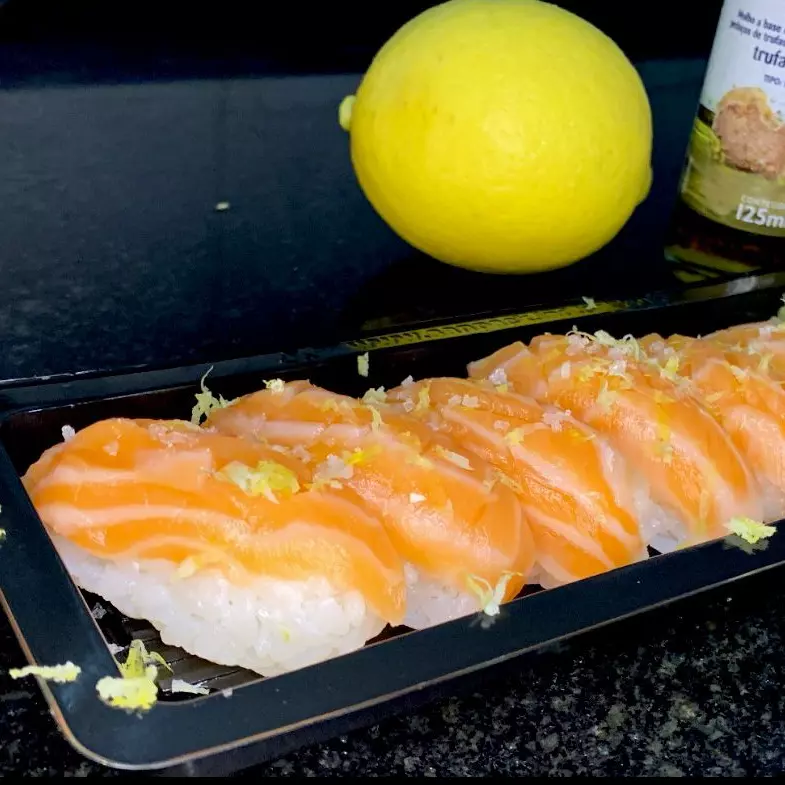 Sushi de barriga de salmão