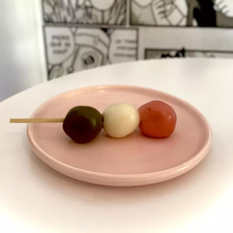 Hanami Dango con salsa caramelo