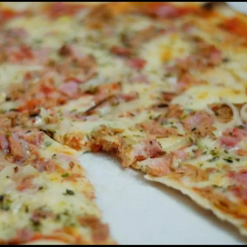 Pizza Atun Y Cebolla / Queso Azul