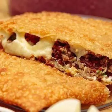 PASTEL DE CHARQUE COM QUEIJO