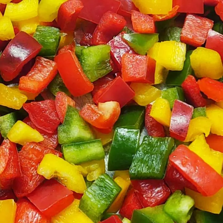 PIMENTÕES MISTOS EM CUBOS