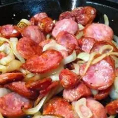 Calabresa Acebolada