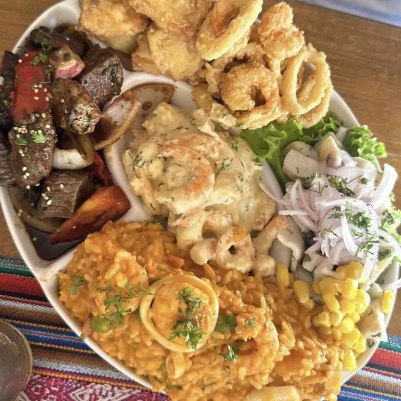 Ronda de 5 con lomo saltado.