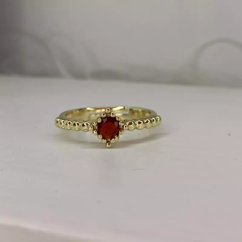 Anillo piedra roja