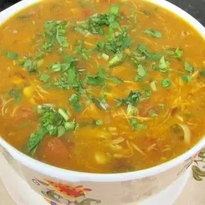 Porção de caldo de carne com ovo