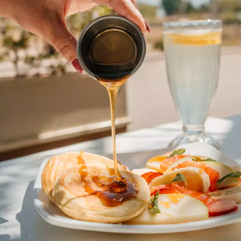 Pancake con frutas frescas y frutos
