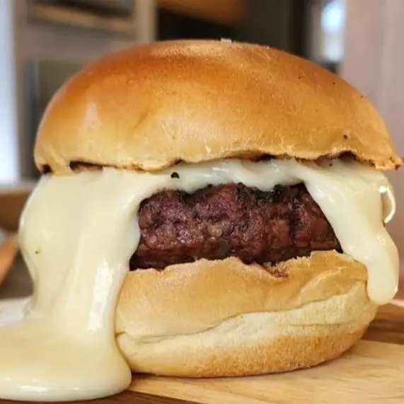 QUIOSQUE CARNE E QUEIJO