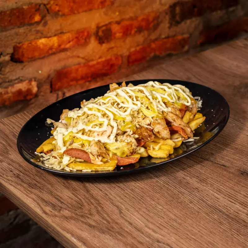 Salchipapa salchipollo