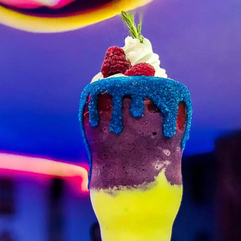 SMOOTHIE MANGO-BLUEBERRY Y FRESA