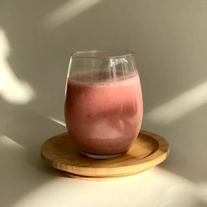 MALTEADA DE FRESA ,VEGANO 16 OZ