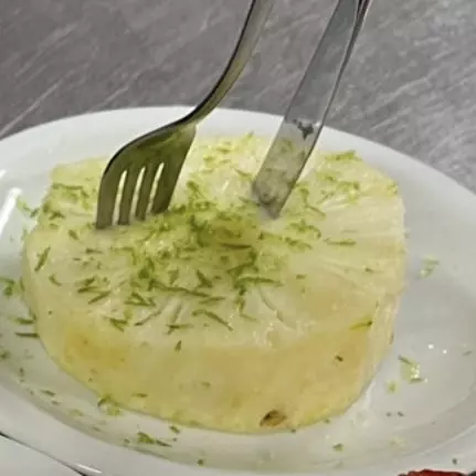 Abacaxi com raspas de limão