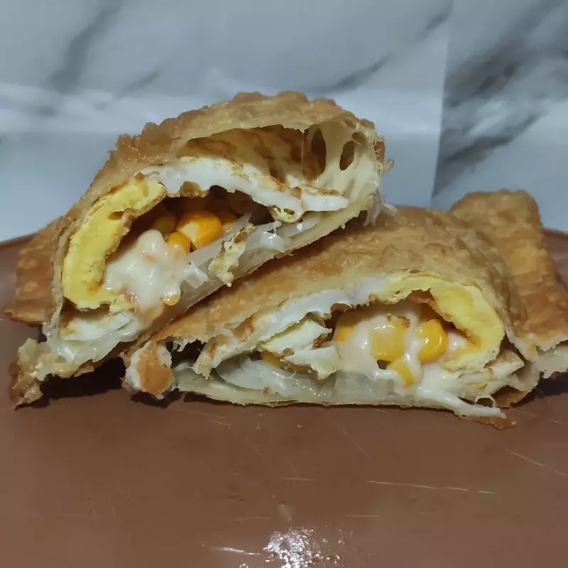 Pastel Médio X Salada