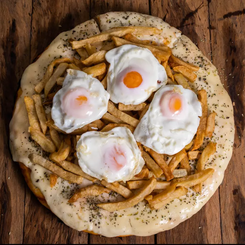 Pizza c/papas y Huevos Fritos