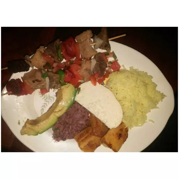 PINCHOS MIXTOS RES Y POLLO