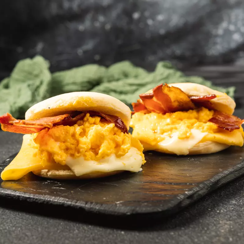 Muffins Inglés de Huevo, Tocineta y