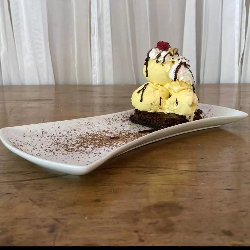 Brownie con helado