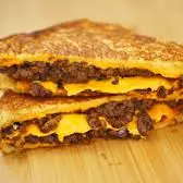 Lanche de carne louca com queijo