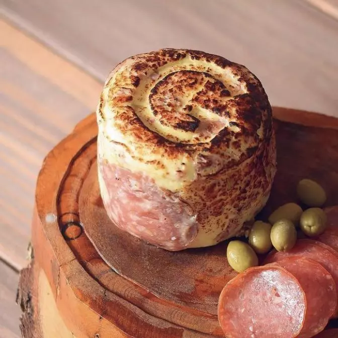 Coalho com Salame e Azeitona