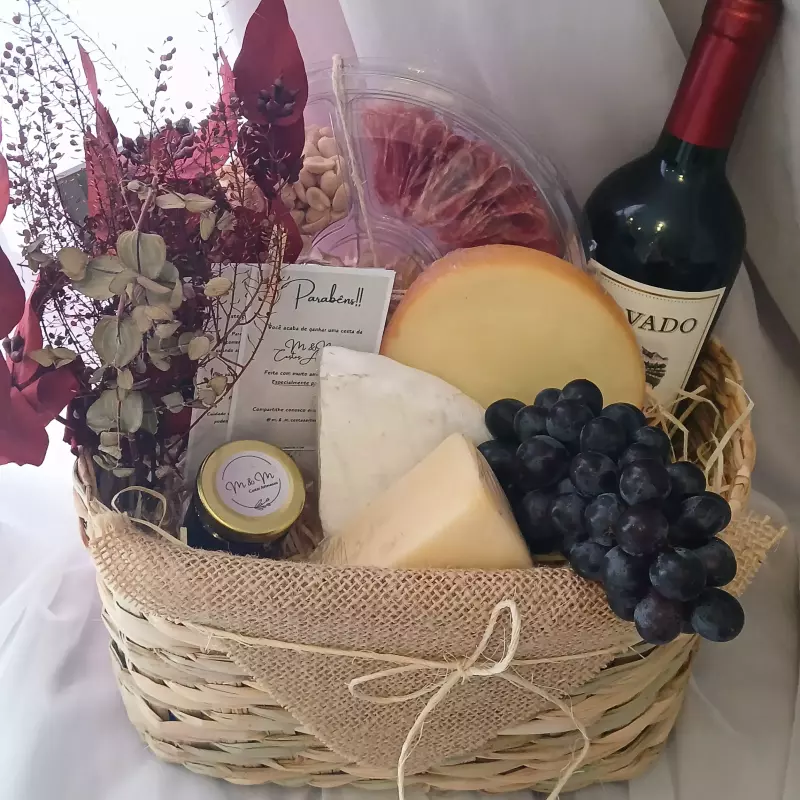 Cesta Queijos e Vinho