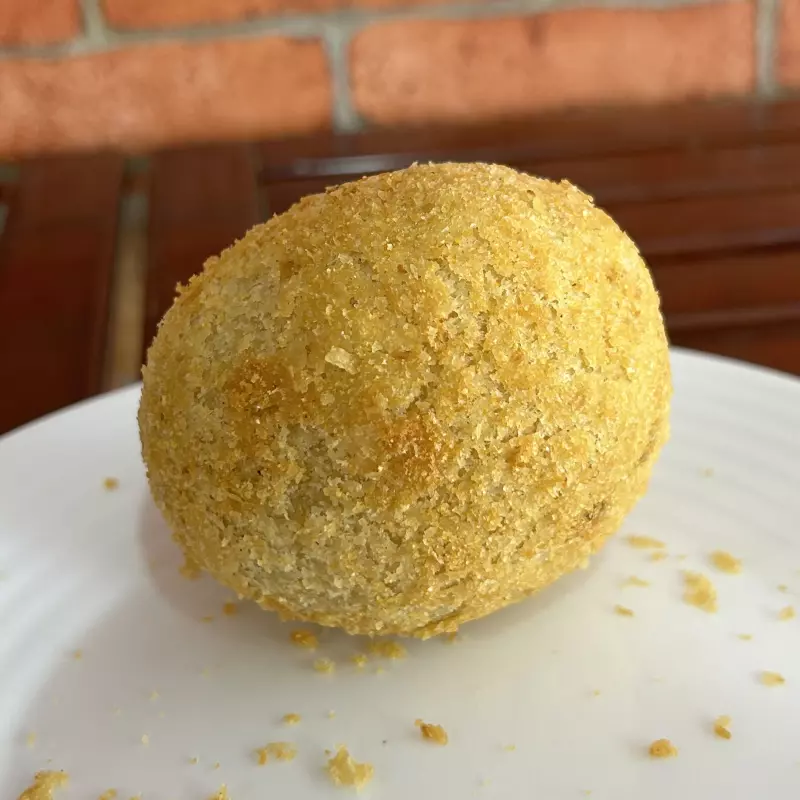 bola  de Carne do sol com queijo