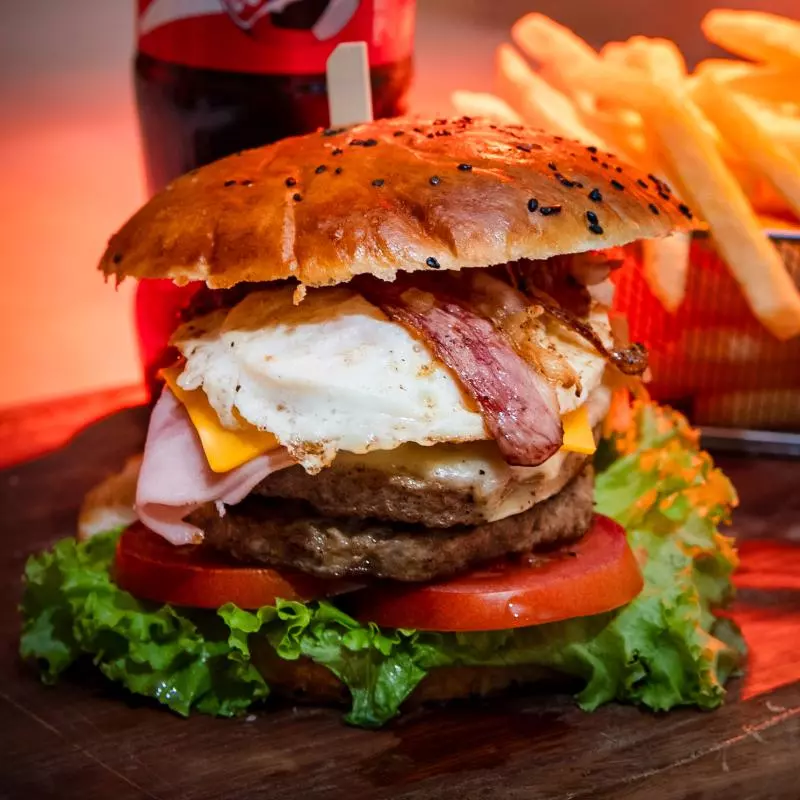 Hamburguesa " El Puesto "
