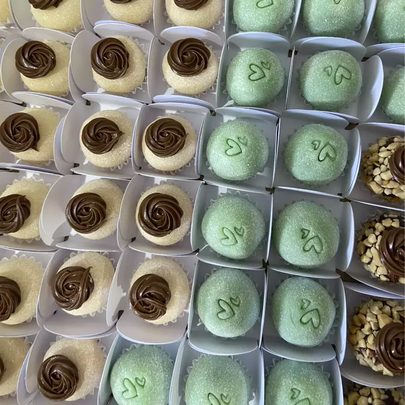 Caixa com 35 docinhos