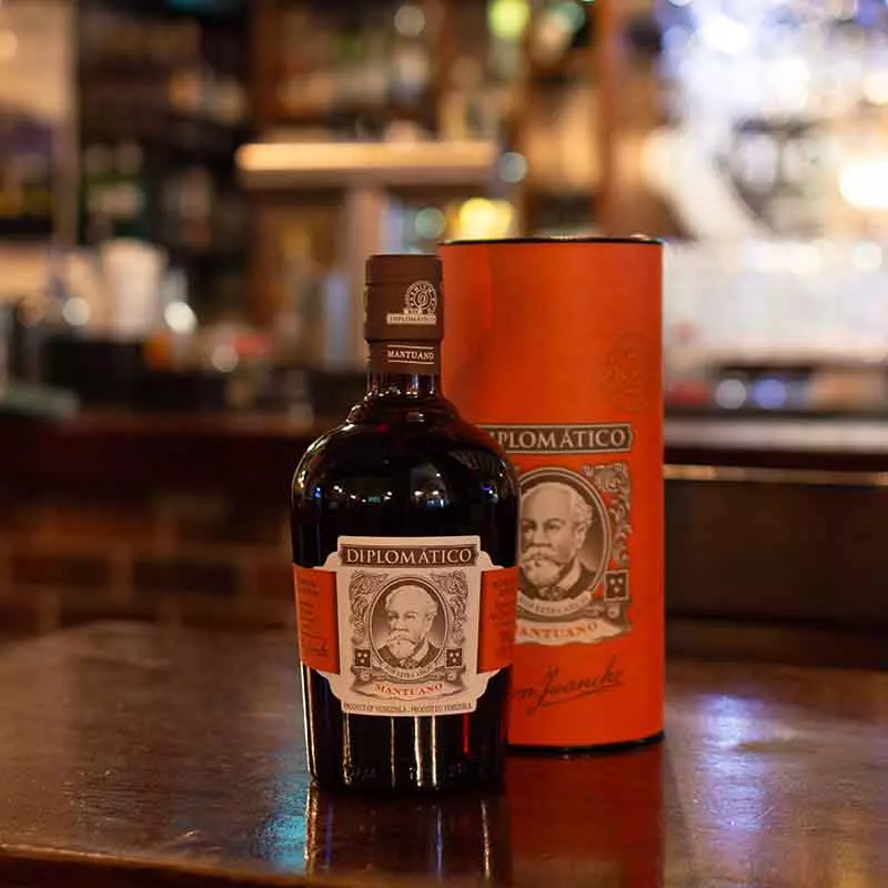 Trago de Diplomático Mantuano