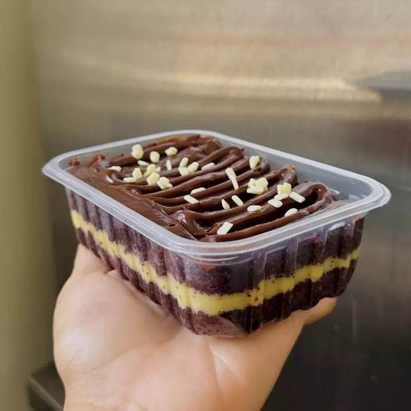 Bolo no pote maracujá com brigadeiro