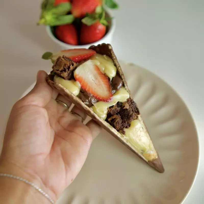 Cone brownie com morango