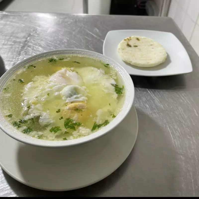 Caldo de Huevos