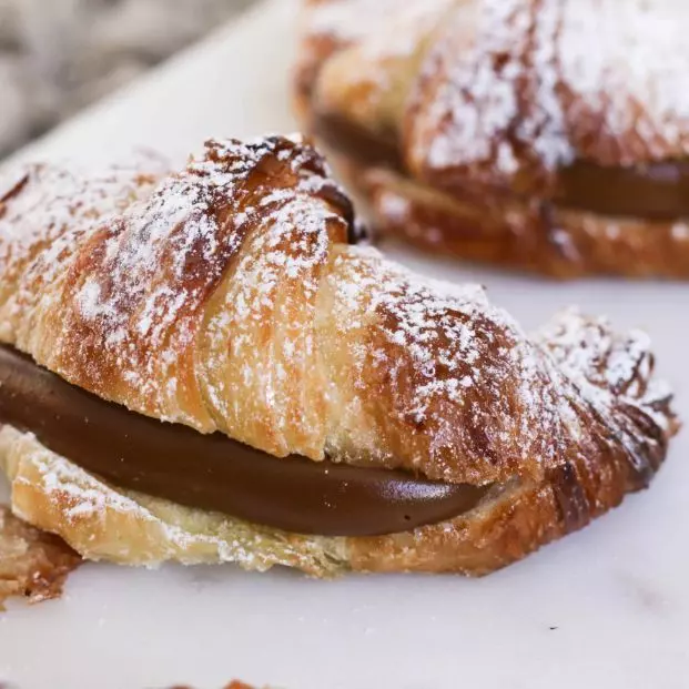 Croissant gigante relleno