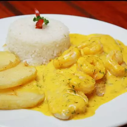 Pescado Con Salsa de Camarones