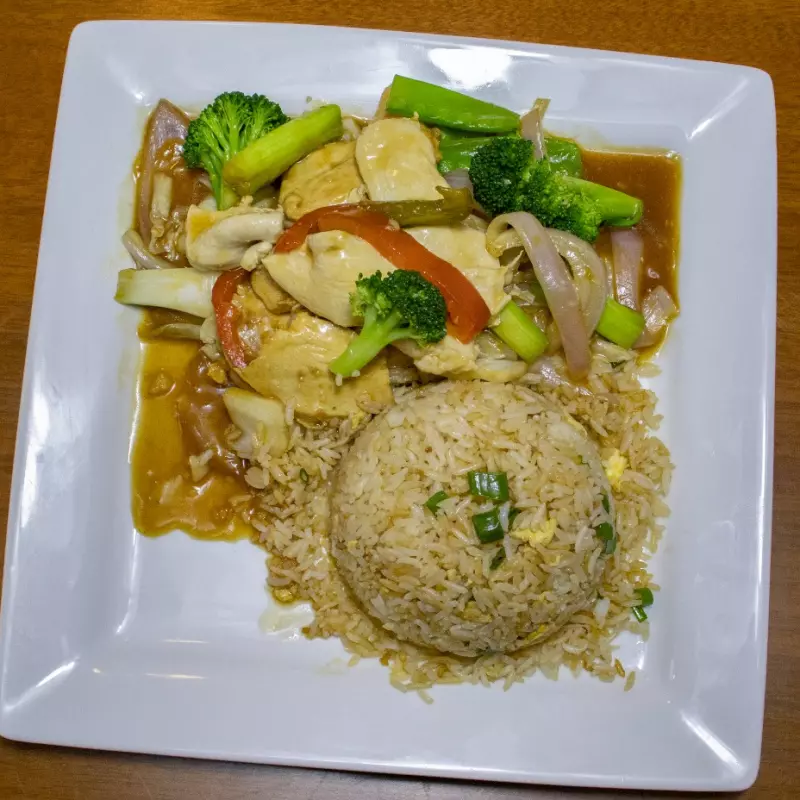 M-8 Pollo con verduras y Chaufa