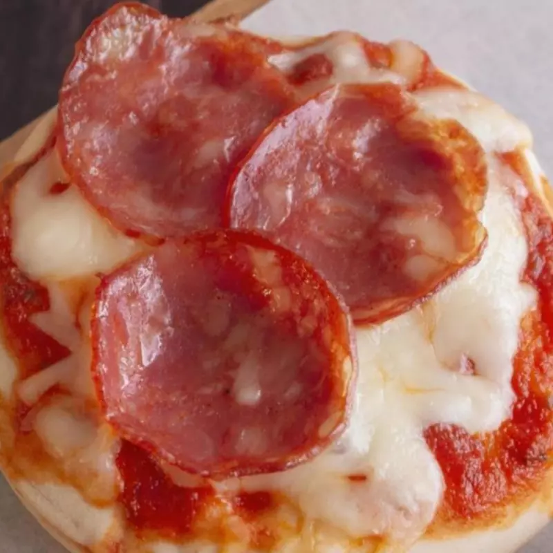 Mini Pizza de Calabresa